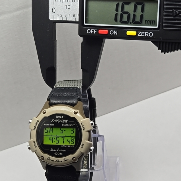 (Vintage) 1999 Timex Expedition Women's Watch with Leather and Canvas Strap - Picture 5 of 12
